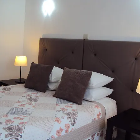 Casa Grilo 2* סאגרש